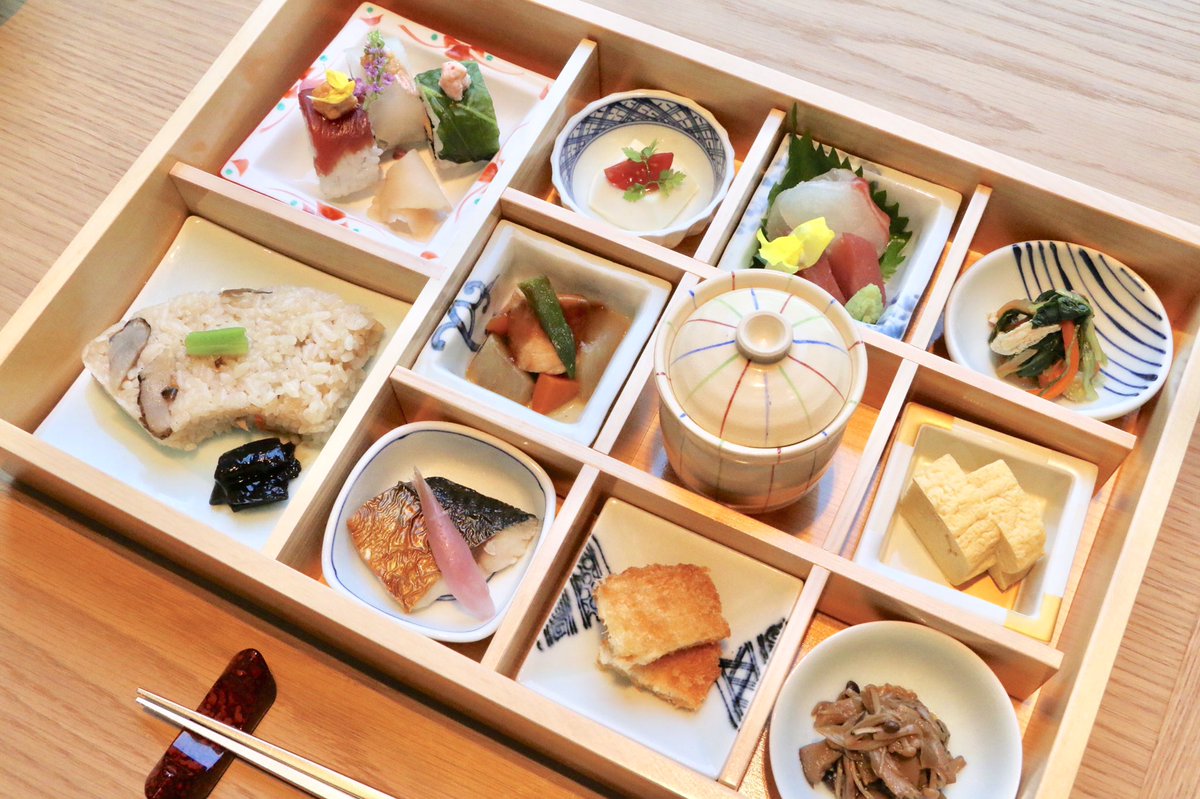 中川マナブ 東京散歩ぽ A Twitteren 明日開業する 三井ガーデンホテル銀座五丁目 メーンダイニング Shari シャリ のレセプションへ ランチは国産牛ステーキ が入った Shari御膳 や レディース御膳 がいただけます カウンター席や鉄板焼き専門の個室