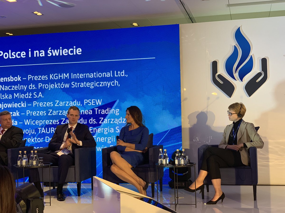 StaniewskaA's tweet photo. Na kongresie #DISE wszyscy są zgodni, ze PL musi isc w kierunku niskoemisyjnej transformacji, a #offshore jest jednym z podstawowych narzędzi tej zmiany. Liczymy,ze w przyszłym roku wystartuje rynek offshore w PL. Wystartuje?? @MinEnergii @MinSrodowiska @PremierRP https://t.co/ntdrEaVnv1