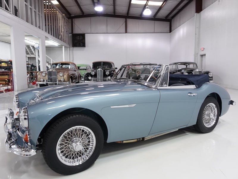 Austin-Healey 3000 MkIII
#1960sBritishCars #ClassicCars #1960sClassicCars #1960sBritishSportsCars #BritishSportsCars #Cars #Automotive #1960sSportsCars #AustinHealey #Austin #Healey
carsmotorbikes.com/2019/08/austin…