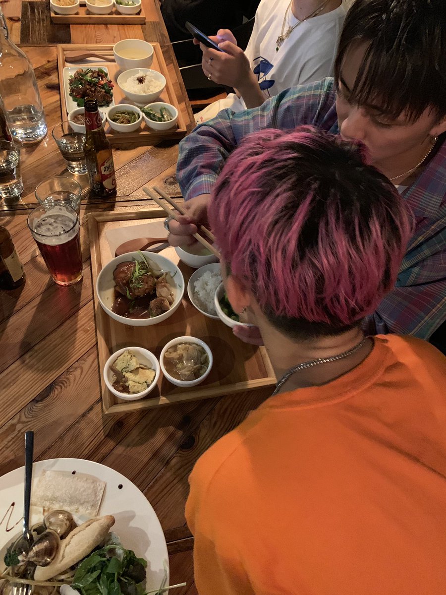 ballistik_fext's tweet photo. シェア飯。

#in台北 #BALLISTIKBOYZ 
#兄貴の飯 #一口くれと弟分 https://t.co/eckZmNsRnP