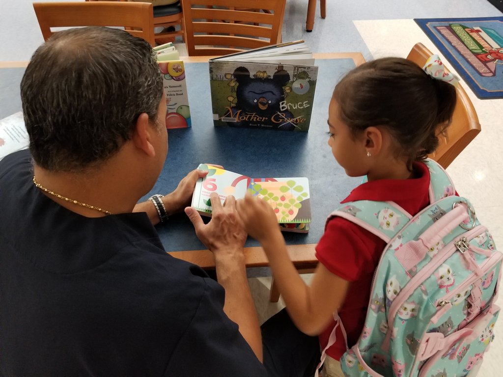 Breakfast & Books with Dads/ Important Role Models (prek, vpk, 1) was a great success @Eisenhower_EE! @Daniteach91 @debbiebattlespb @mariabishop4