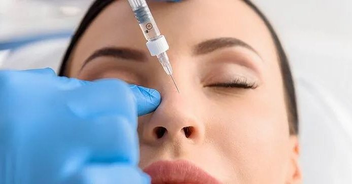 #Dolgu yöntemiyle; burun sırtının düzleştirilmesi, burun eğriliklerinin giderilmesi ve burun ucunun kaldırılması mümkün.
İşlem ameliyatsızdır, genel anestezi gerektirmez, elde edilen sonuçlar geçicidir. 
📞02165738353
.
#formmedpolikliniği #burundolgusu #nasalfilling #nosefilling