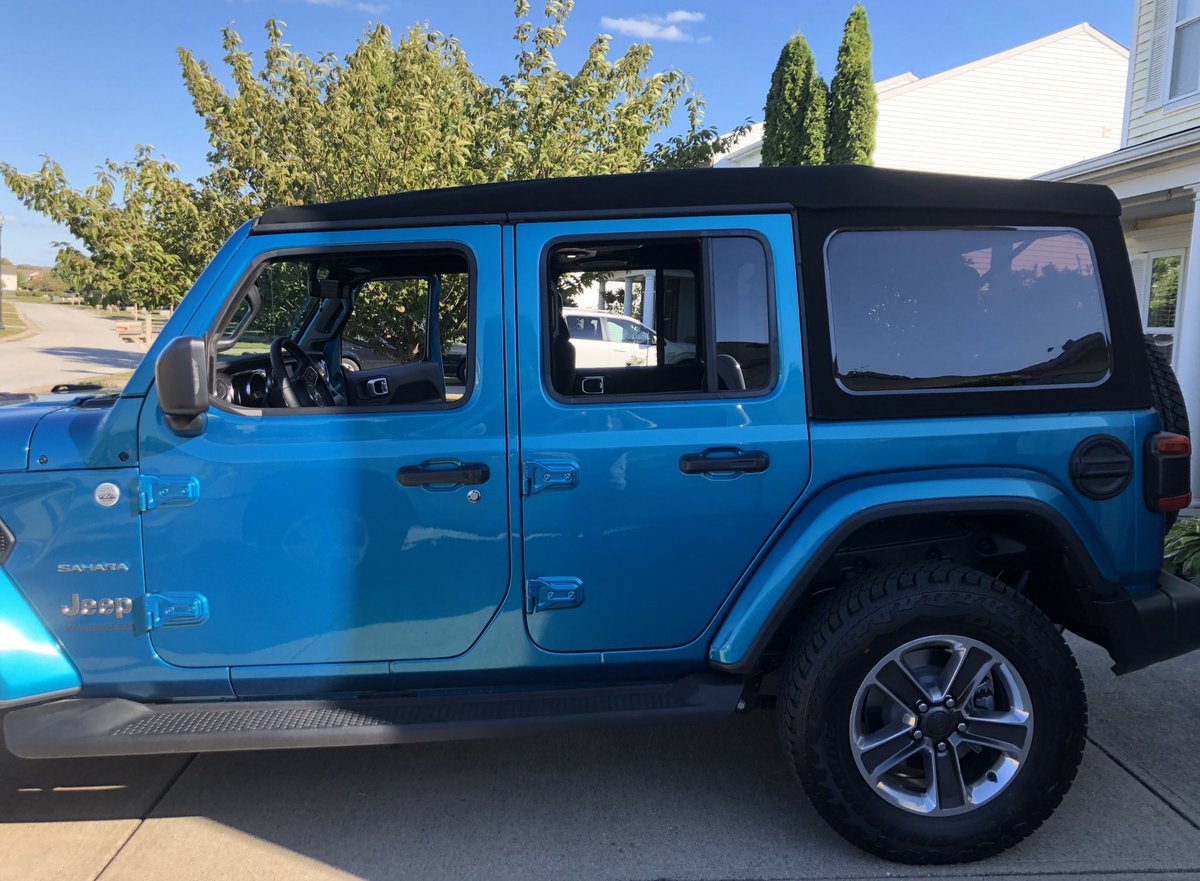 It took a while and some strength and maybe a few taps from a rubber mallet 😳 but I got the windows put in my soft top!!  🤗✌🏻