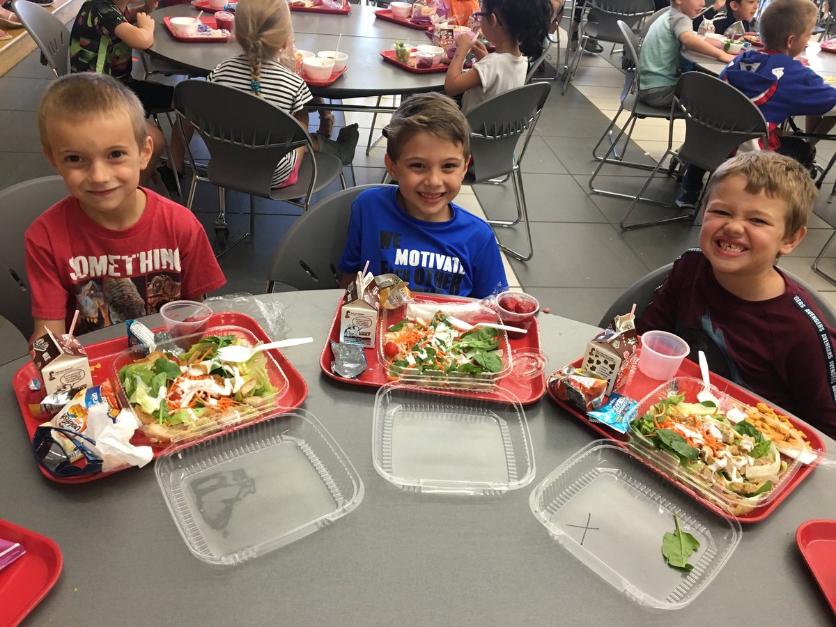 BESRedmen's tweet photo. We ❤️ our school lunches! Thank you to our cafeteria workers for preparing delicious healthy meals! #growingbodies #schoollunch @BESRedmen #saladplease https://t.co/dcUM8scztn