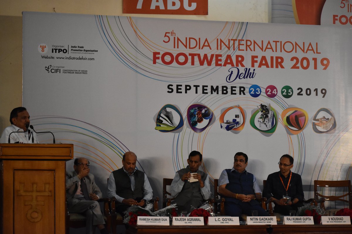 official_VKC's tweet photo. Last day at India International Footwear Fair 2019. The event was graced with the presence of Honb'le Minister of MSME- Govt. of India, Mr. Nitin Gadkari @nitin_gadkari.
#VKC #VKCPride #IIFF #IIFF2019 #IIFFDelhi #VKCxIIFF https://t.co/pdS5H4CU4j