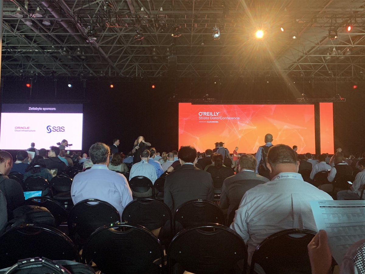 shoogerbrugge's tweet image. #nerd #conference #stratadataconference #oreilly let’s start!