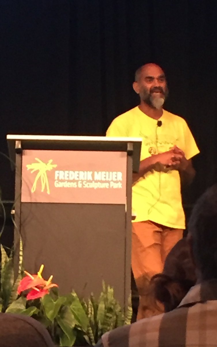 Live_Tall's tweet photo. @anuragasclepias gave a super cool talk last night at the @MeijerGardens Wege Environmental Lecture Series, covering coevolution, cultural history, &amp; conservation of monarchs and milkweeds! The audience laughed, cringed, sighed, and applauded! What a fun and incredible evening! https://t.co/el6rKM38zv