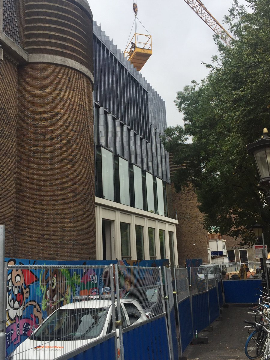Dat gaat ineens hard met de nieuwe entree van de <a href="/Bibliotheek030/">Bibliotheek Utrecht</a> / oude postkantoor aan de #Oudegracht zijde! #Utrecht