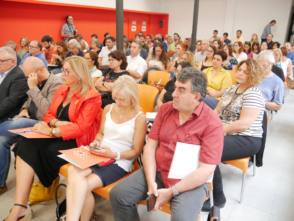 mercespi's tweet image. Avui, he estat escollida secretària del @FonsCatala #FCCD
Un honor fer-ho com alcaldessa de #Begues , i fer-ho per a la Cooperació al Desenvolupament Internacional. Som-hi!!