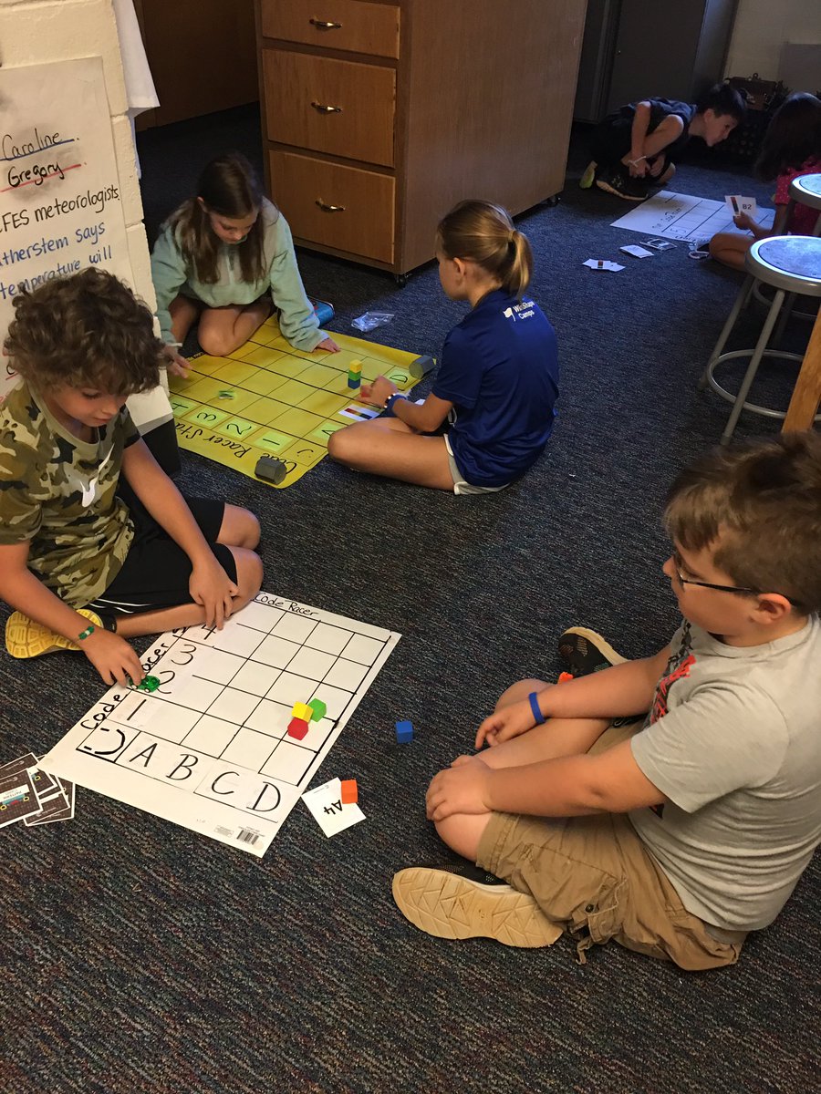 diane_dparr's tweet image. Working together to code in third:)
#stemcoding #saddleup #bekind