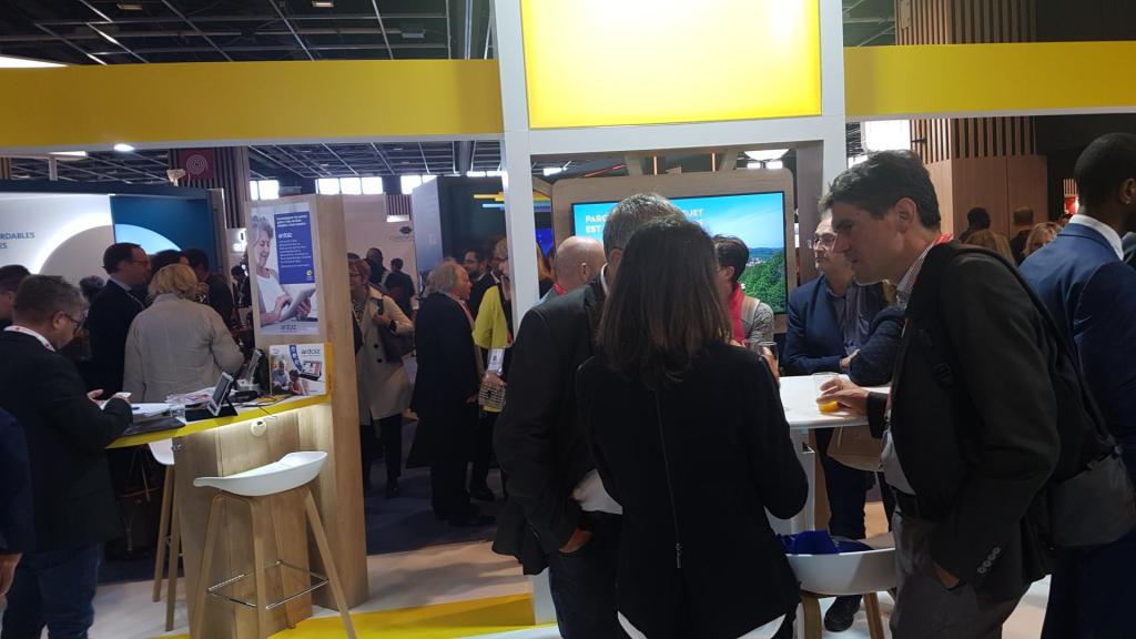 TabletteArdoiz's tweet photo. 🔴 En direct du Congrès HLM à Paris.
Nous sommes présent sur le Stand @GroupeLaPoste pour vous présenter ARDOIZ, la solution numérique adaptée pour connecter les seniors.
#tablettesimplifiee #seniors https://t.co/Z475jCY6mc