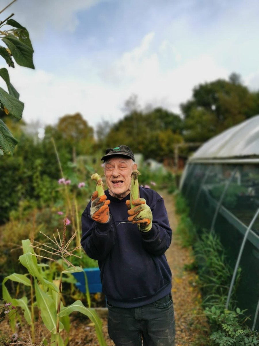 Earthworks_'s tweet photo. Earthworkers have been harvesting their vegetables from their own plots to take home. Sweetcorn and carrots! #harvest19 #earthworkers #sustainable #HealthyEating https://t.co/VJflnuM9fM