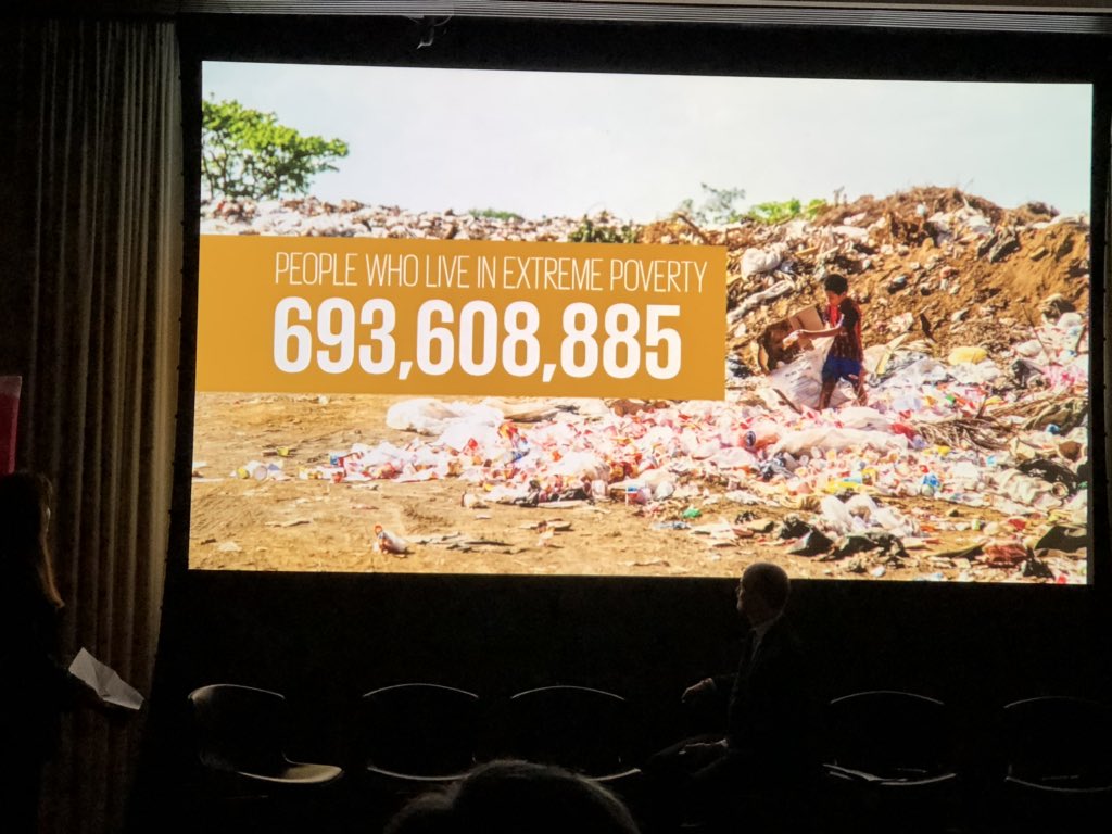 andrew_zolli's tweet image. My friend @drumjamie (leading a global comms effort on the SDGs) welcomes “#factivists” at #datafornow - then announces “dataclocks” that tell us progress in real-time.