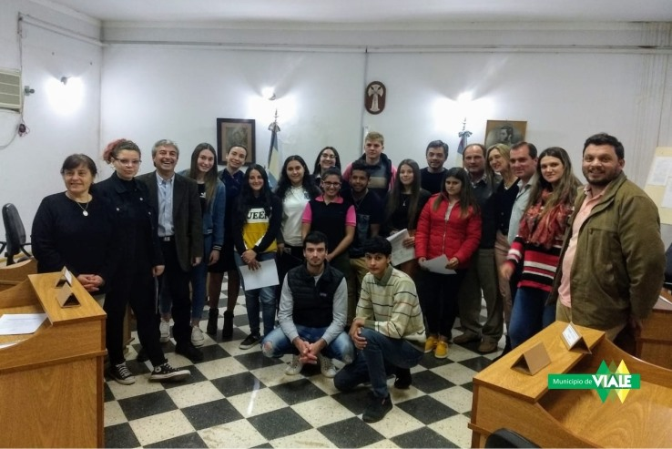 MuniVialeER's tweet photo. #HCDJ
El pasado miércoles se realizó la sesión de apertura del Concejo Deliberante Juvenil 2019, conformado por jóvenes estudiantes representantes de los 5to o 6to año de las escuelas secundarias de nuestra ciudad que han sido elegidos por sus pares.
https://t.co/TaPWUJlbpW https://t.co/Xm07Y1DLSv