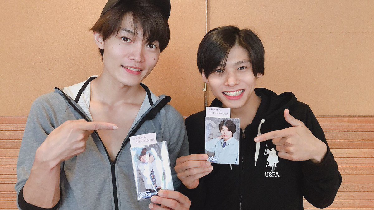 getback_stage's tweet image. 【4日目終演】
本日もご来場いただきありがとうございます！残り4日間となりました。

グッズも引き続き好評発売中です！

#webアンケート も実施中です。ご活用ください！
ur2.link/TFM5

#佐藤弘樹
#毎熊宏介 
#俳優座劇場
#ブロマイド
#フォトブック
#グッズ
#GetBack