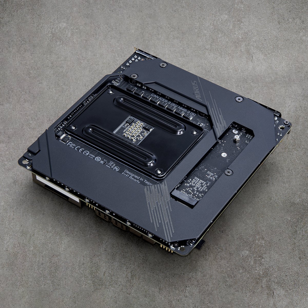 AORUS_DE's tweet photo. Klein aber voller Power 💪
Das erste Mini-ITX Mainboard mit Baseplate
Mehr Infos: https://t.co/VLyVKNEix4
#X570 #AMD #AMDX570 #AORUS #gamingmotherboards #x570 #x570mobo #x570chipset #RDNA #motherboard #ryzen #PCgaming #gamingpc #pc #pcmods #pcgamers #pcbuilds #AORUS #GIGABYTE https://t.co/64ulfbl0jd