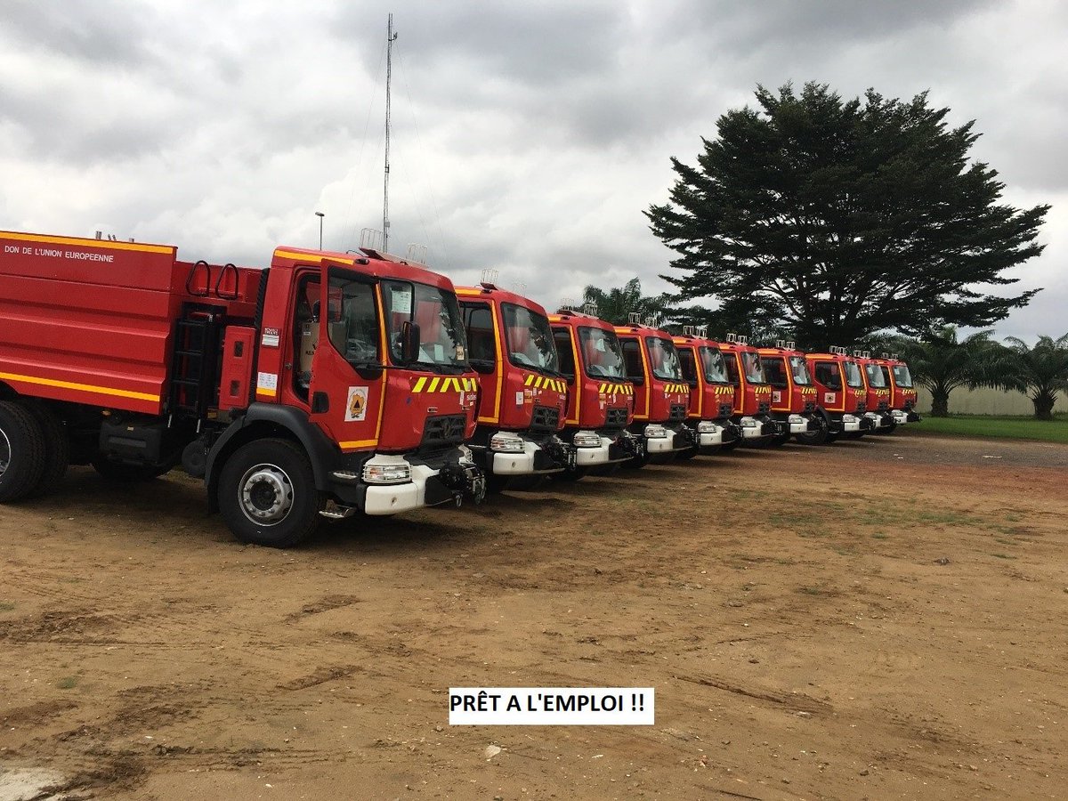 PompierCi's tweet photo. réception de 10 camions citerne réceptionnés aux pompiers civils soutenus par le projet UE, ont été livrés par porte-char à l’école de police d’Abidjan...https://t.co/hnDNXv5UBn https://t.co/Ue6n0hya8h