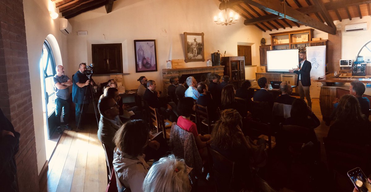 PDCminambiente's tweet photo. Parte a #CampigliaMarittima, con la splendida vista della #ValdiCornia, la study visit della linea #LQS di #MettiamociInRIGA. Con rappresentanti della @RegLiguria e amministratori del territorio si approfondiscono sul campo i progetti #acqua @RewatLife @H2020Freewat #Wiz https://t.co/WMJoaDS87j