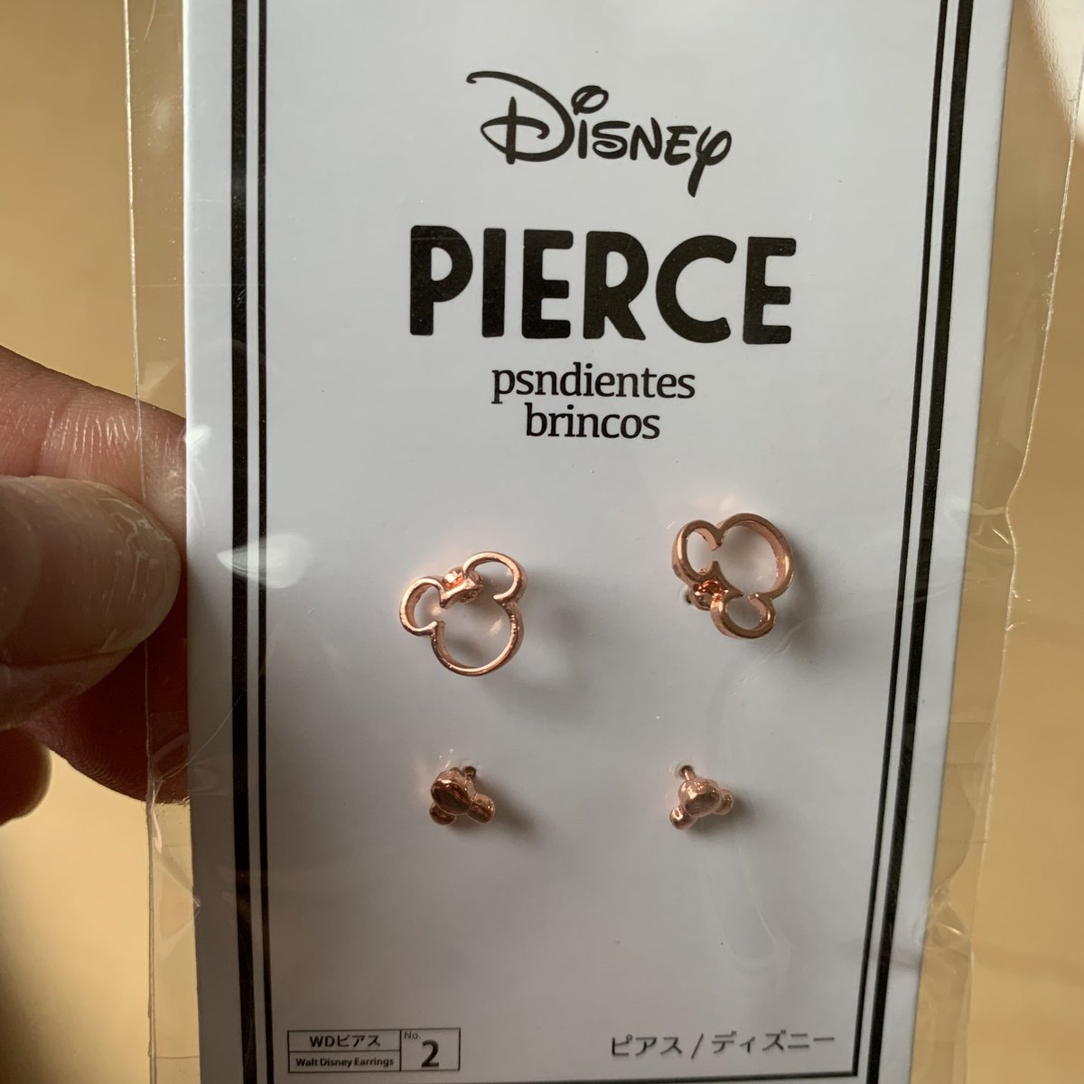 ｒｕ ダイソーにディズニーピアスなるものが売っていて可愛かったので買ってしまいました 他にも色々あったー