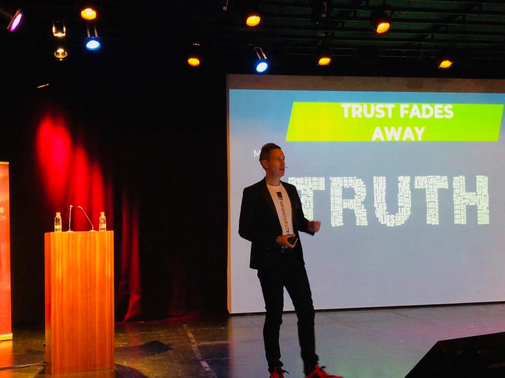 lazerfreak's tweet photo. Trust hast lost relevance, speaking at #dedays2019 Mallorca https://t.co/LodJ7rPGjp