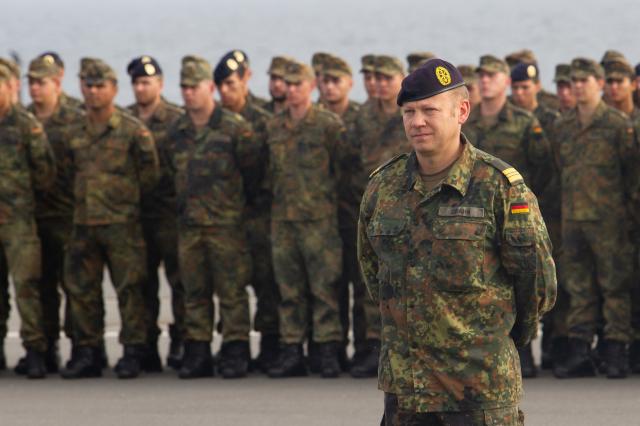 deutschemarine's tweet photo. Der @COM_SeeBtl hat am Dienstag die Ausbildungskompanie 2 in Eckernförde aufgestellt. Für FK Axel Meißel ist das sozusagen die letzte Amtshandlung, bevor er das Kommando über das mittlerweile 1.100 #Soldaten starke Bataillon am 26. September abgibt ▶️https://t.co/PKIIDtUHn6 https://t.co/UH6Woto3Ha