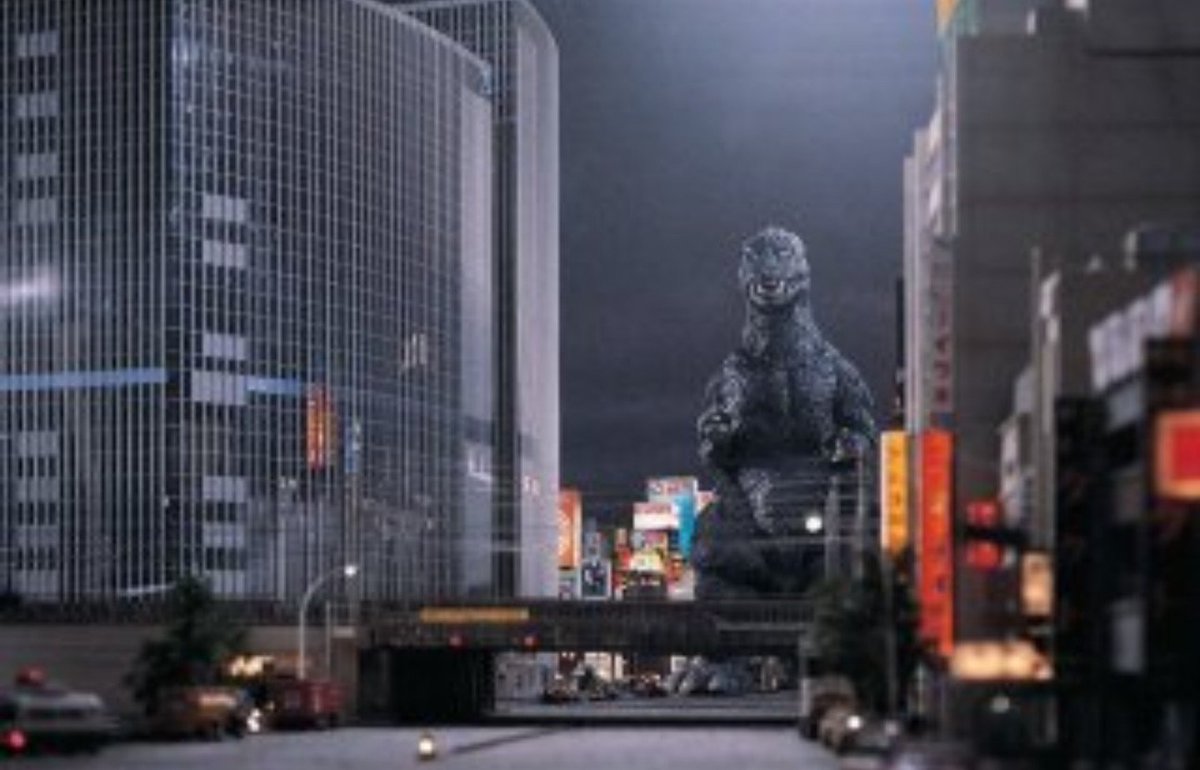 フニャ氏 現場回収型 On Twitter 有楽町近辺にいるのなら こういうの撮っとかないとな 84ゴジラは晴海埠頭から直進してマリオンを破壊した