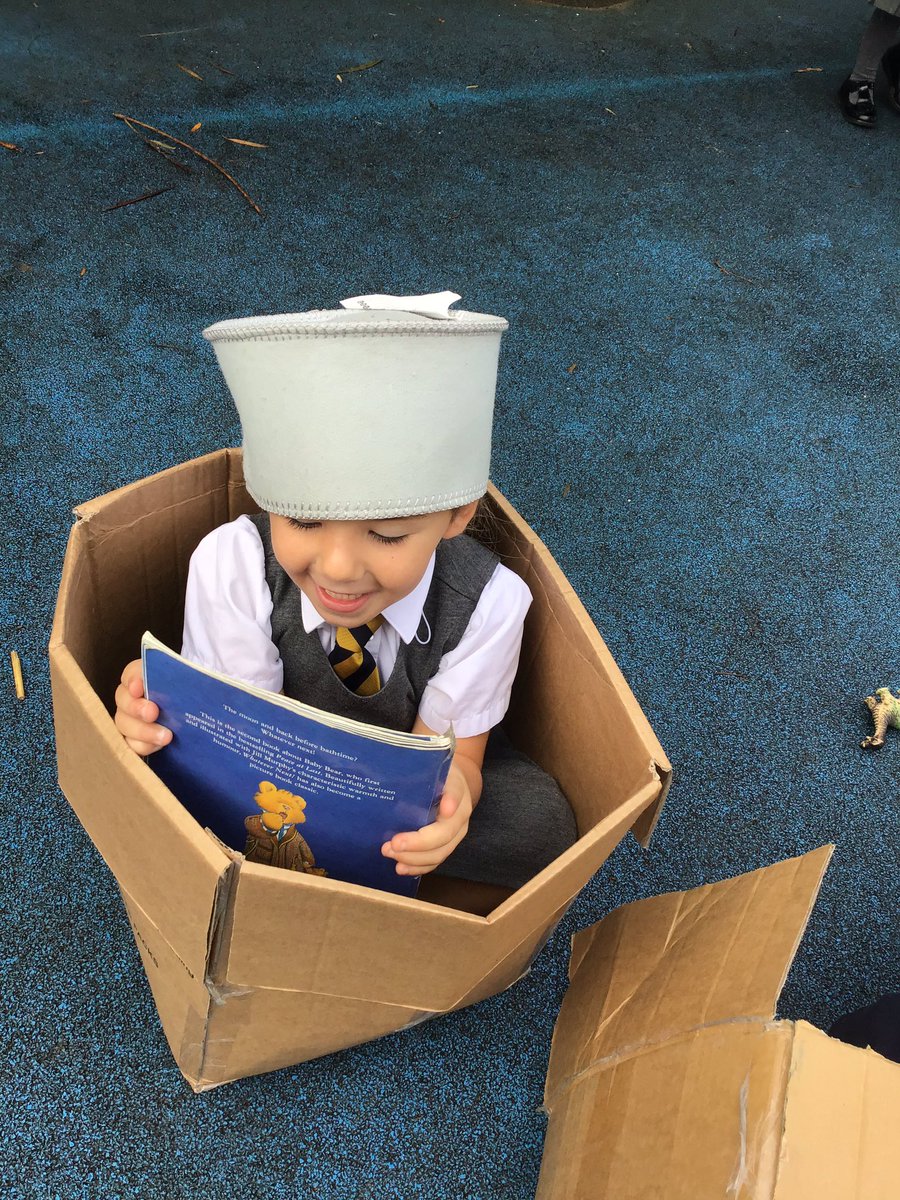 croxtetheyfs's tweet image. We are off to space 🚀 what would you take? I wonder what is there? #whatevernext #space @RainbowEduMAT @CroxtethC @MrsReillyCPSRec