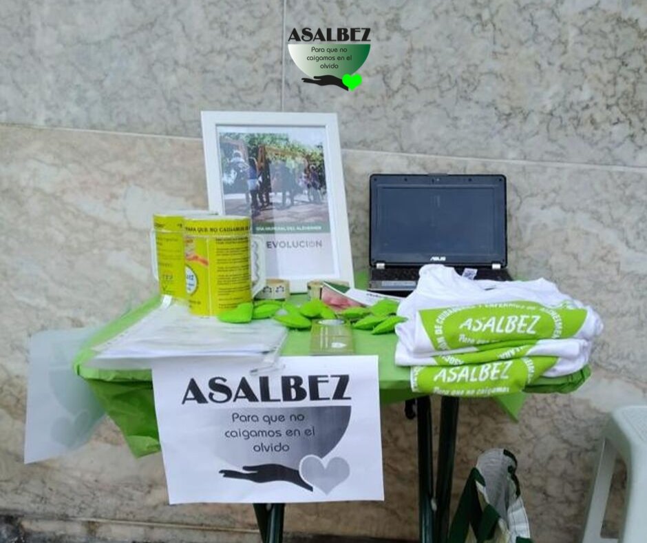 El viernes celebramos el #DiaMundialdelAlzheimer con una Jornada de Puertas Abiertas y estuvimos en la calle con nuestras mesas de información para hablarte del #alzheimer. Gracias a todos los que colaborásteis 😍💚💚
#Asalbez #Rincon #CentroSociosanitario