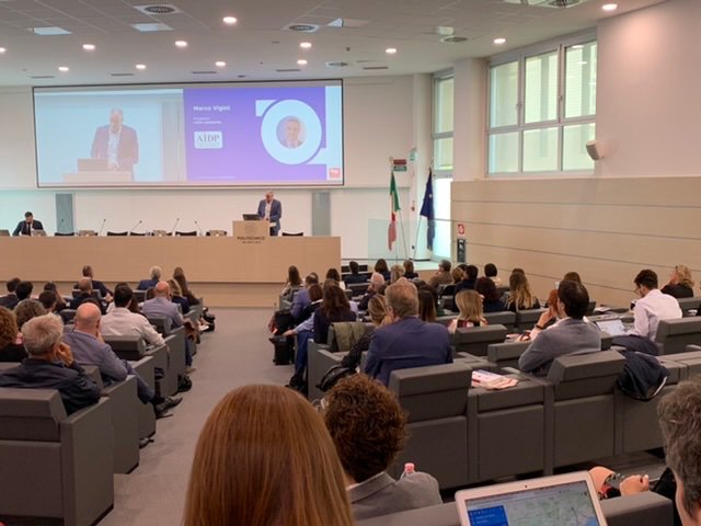 Oggi <a href="/polimi/">Politecnico di Milano</a> #TEHRConf40    <a href="/marcovigini67/">marco vigini</a> Presidente <a href="/AIDPLombardia/">AIDP Lombardia</a> pone al centro il tema dell’employability: l’importanza di lavorare in rete x uscire dalle proprie zone di comfort, condividere e creare valore e opportunità. #community #leadershipdigruppo