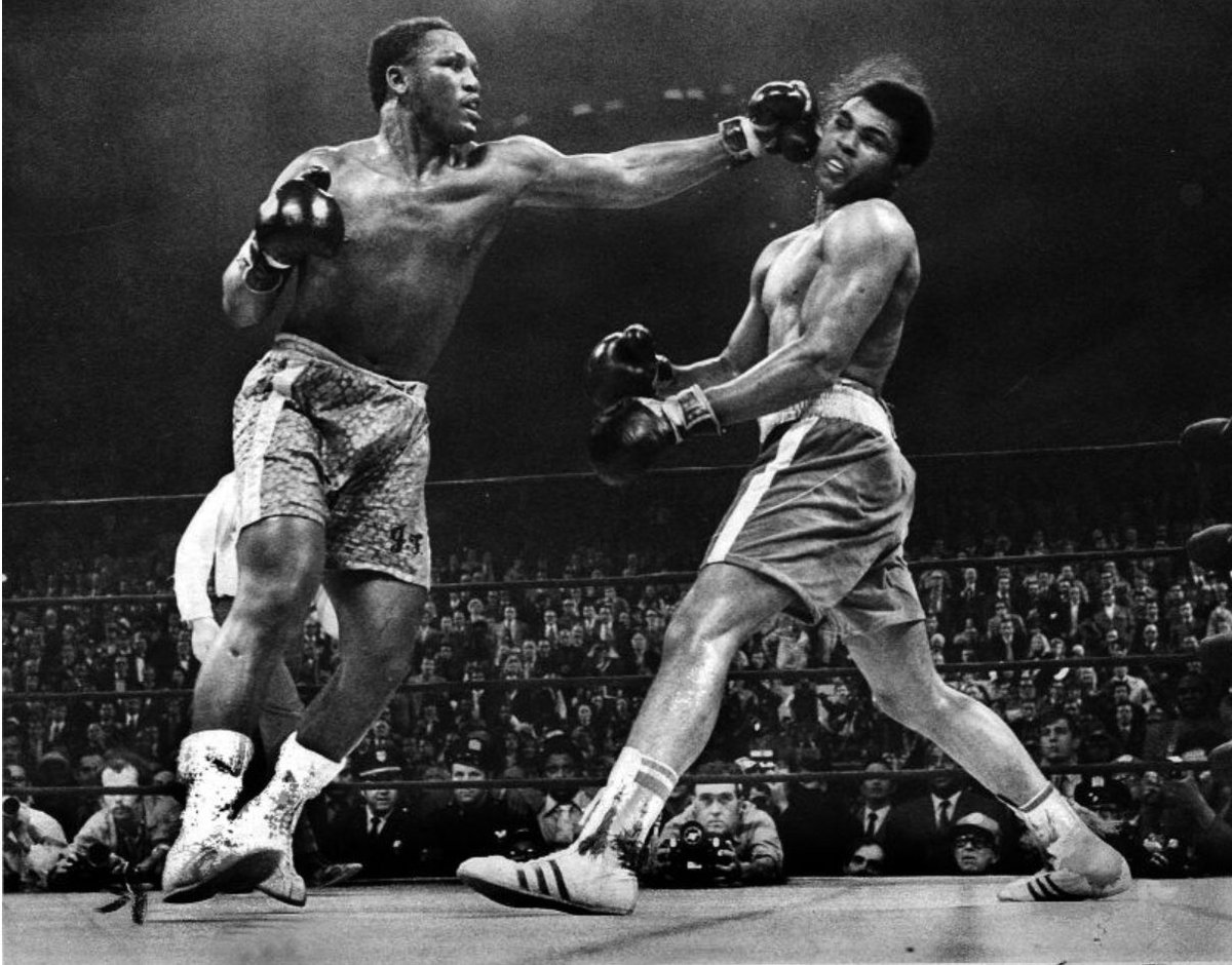 CinderellaPromo's tweet photo. A legend both in the ring and out. #MuhammadAli #Boxing #Legend https://t.co/OFCnQNxXd0