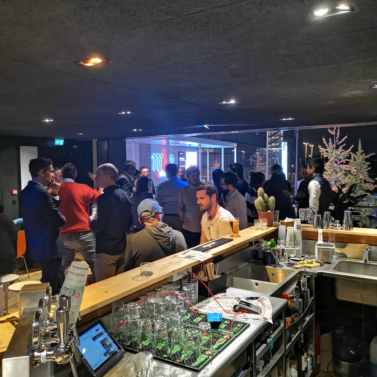 MaisonEsport's tweet photo. Vous avez été nombreux et nombreuses à affronter la pluie pour venir à l'#AFTER256 proposé par @Level256_Paris ! 🍻

Un grand merci à toutes les personnes présentes à l'événement. On espère vous revoir encore plus nombreux aux prochaines éditions de l'afterwork !

#EsportLevelUp https://t.co/BWiXPCyqiF