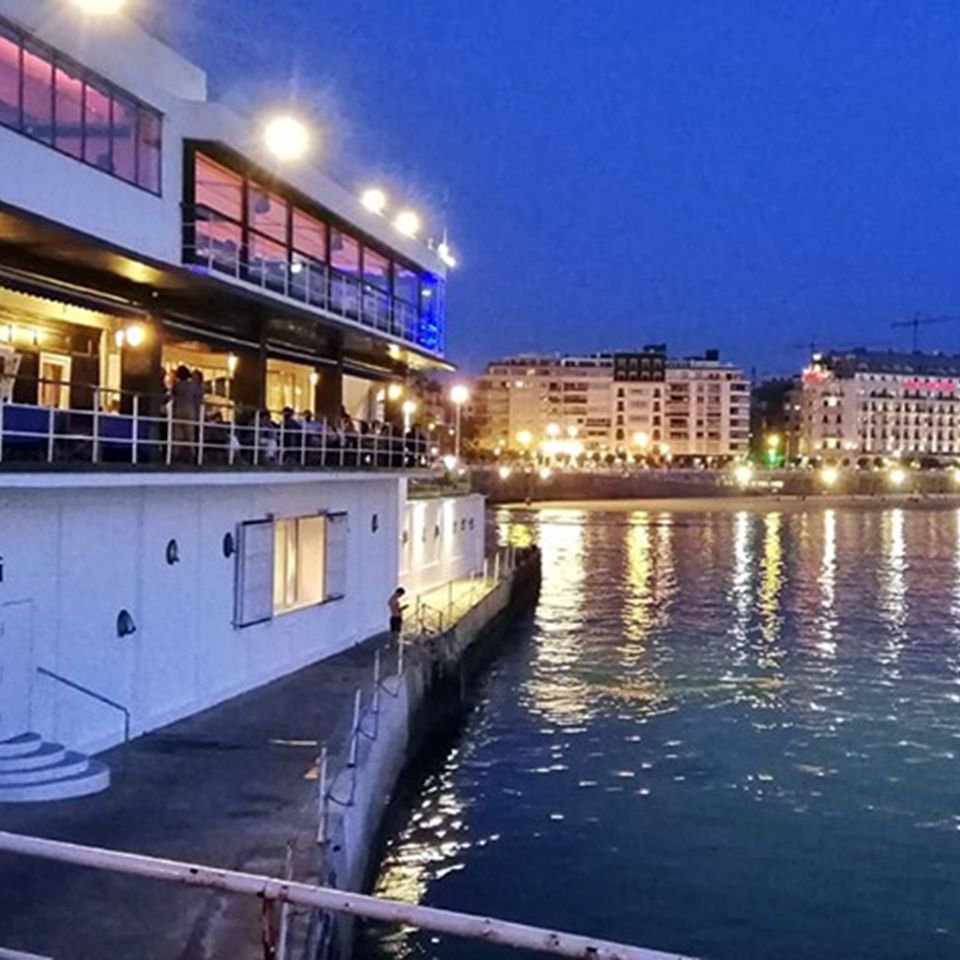 Solo tienes que entrar en nuestra web, y elegir los días para tu próxima visita a #Donostia⠀⠀⠀⠀⠀⠀⠀⠀⠀
Hay placeres que solo algunos saben disfrutar. #pension #basquecountry #loves_donostia #travelerinbasque #visitbasquecountry