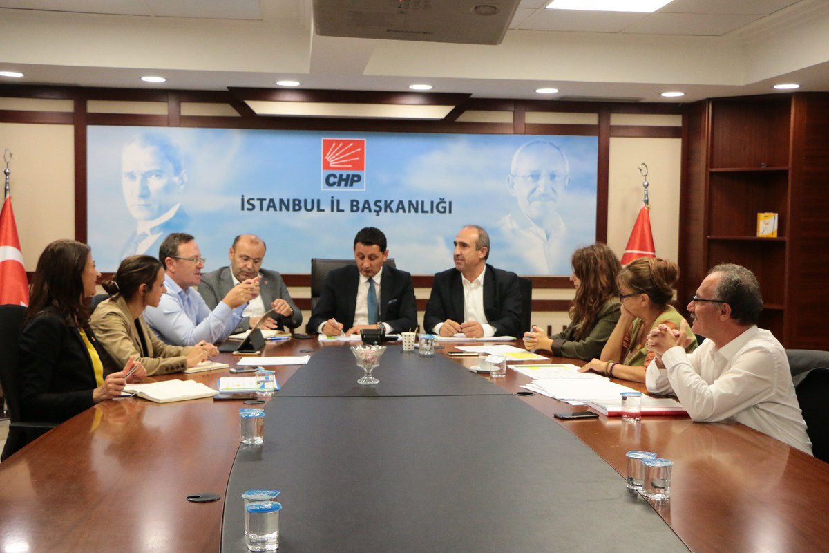 istanbulorgutu's tweet photo. İstanbul’da geçmişten bugüne işlenen kent suçlarına karşı açılan davaları takip etmek ve İstanbulluların kent haklarını geliştirmek için İl Başkanlığımız bünyesinde çalışmalarına başlayan Kent Hakları İzleme Kurulu ilk toplantısını gerçekleştirdi. https://t.co/T2sIRrKqU3