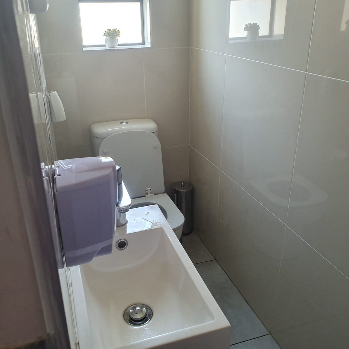 TargetReal's tweet image. Beautiful modern offices available TO RENT in secure road in Linksfield West
rent a room or two or more
ideal offices for any professionals requiring shared office space
ample parking
rent includes water and electricity
Contact Jenny on 011 440 7373 or 082 850 7171