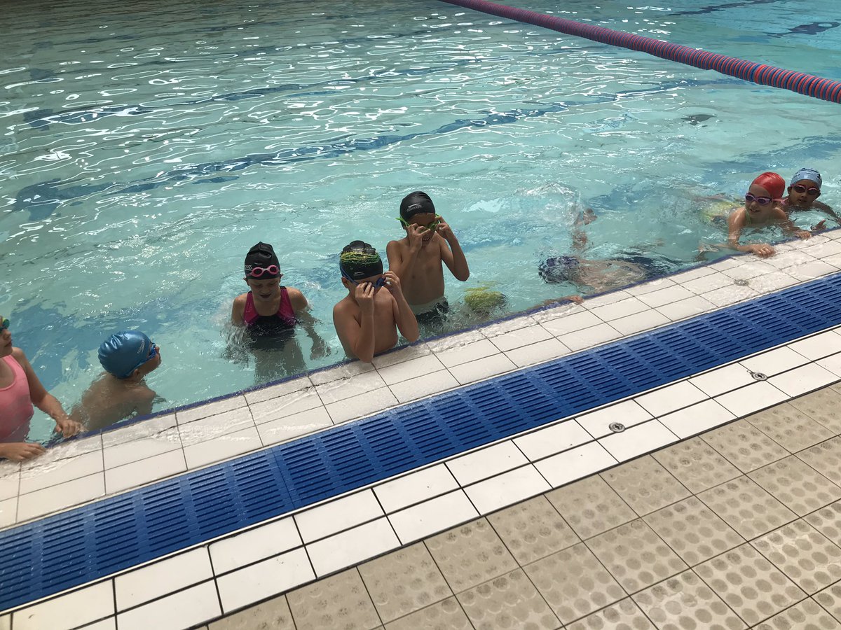 STAClassPinch's tweet image. Year 4 had an awesome swimming lesson today! It went swimmingly! 😄🏊‍♀️ 🏊‍♂️ #TeamStAnnes