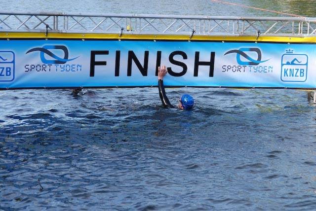 Rondom 11.00 | zaterdag 28 september, gaan de helden van de #BrandersZwemtocht het water in vanaf #Buitenhavenweg 34 (Nolet).
13.00 start de 1,4 km + #Kidswave vanaf de #Appelmarktbrug op de #LangeHaven
🏁 FINISH | #Noordvest 101. 
#Brandersfeesten #Schiedam