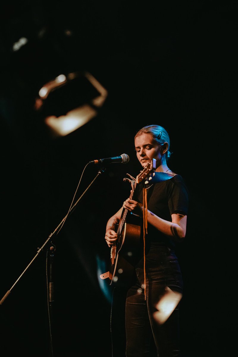 emiliecotterill's tweet photo. @JoshuaBurnside @kenilwortharts @TalismanTheatre Also lovely to see @RosieCarney11 for the second time this year - no doubt that her stripped back rendition of “Awake Me” gave goosebumps to everyone in the room! Truly mesmerising. #KAF19 https://t.co/irMkHmYTRu