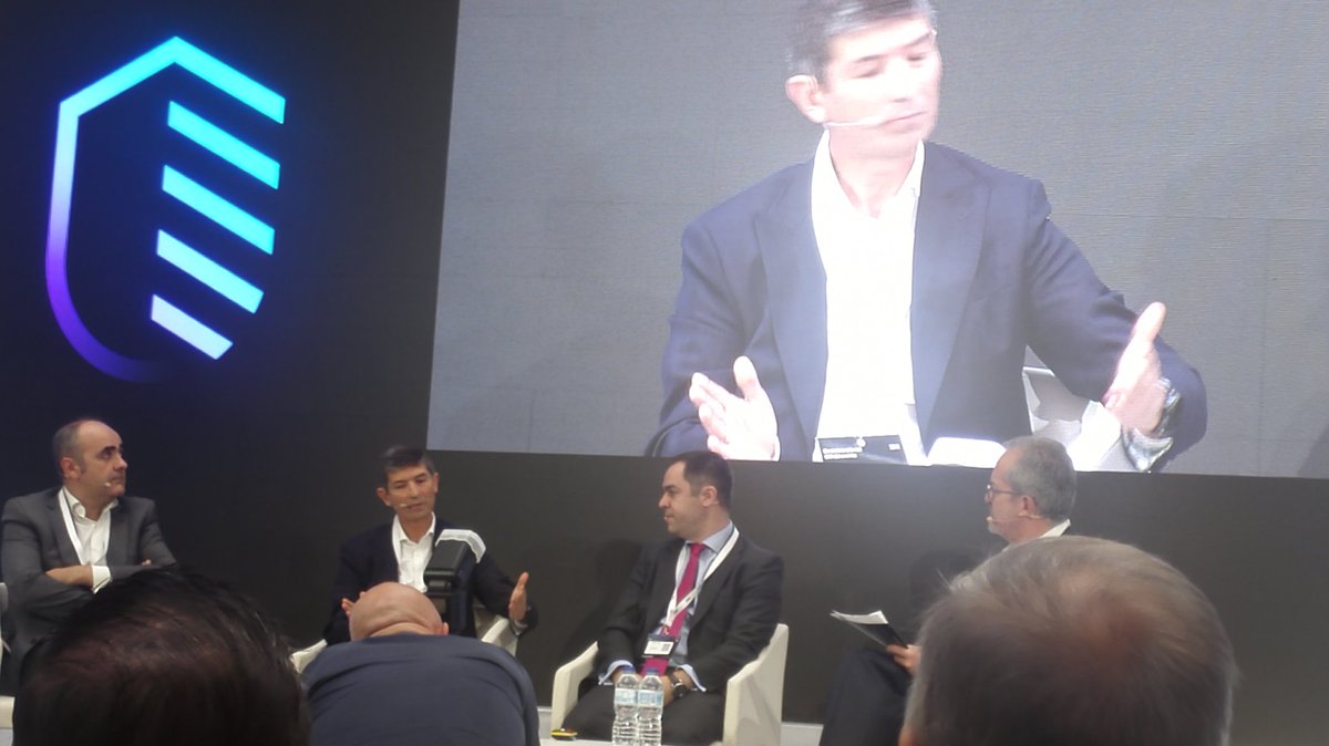 leet_security's tweet photo. Alejandro Villar @Repsol y Andrés Peral @MAPFRE La Ciberseguridad ya forma parte de los proyectos de transformación desde su inicio #securitysummit19 @IBM_ES #SellaTuSeguridad https://t.co/5neYHrfTgJ