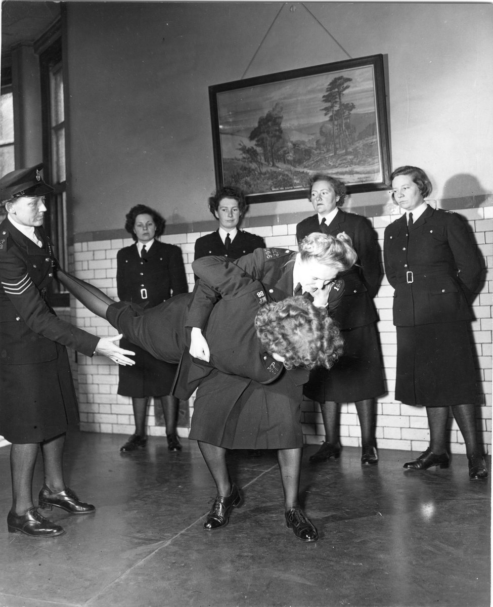 MPSHeritage's tweet photo. We're keeping our #NationalFitnessDay content on-trend with a few images from our #MetWomen100 / #100YearsStrong exhibition... #thisgirlcan #strongnotskinny #WednesdayMotivation #selfdefence #selfdefense #tugofwar #Hartnell40 https://t.co/i0Y8Fa3YYW