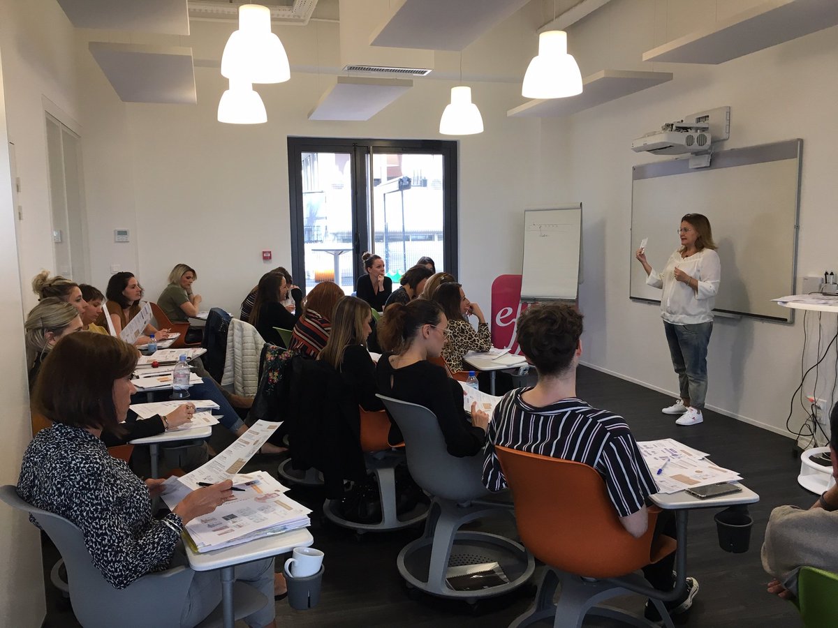 SCJA_franchise's tweet photo. Aujourd'hui, nos franchisées et leurs équipes se forment aux produits @biocyte
#Efféa #Biocyte #formation https://t.co/VwXCEljUoP