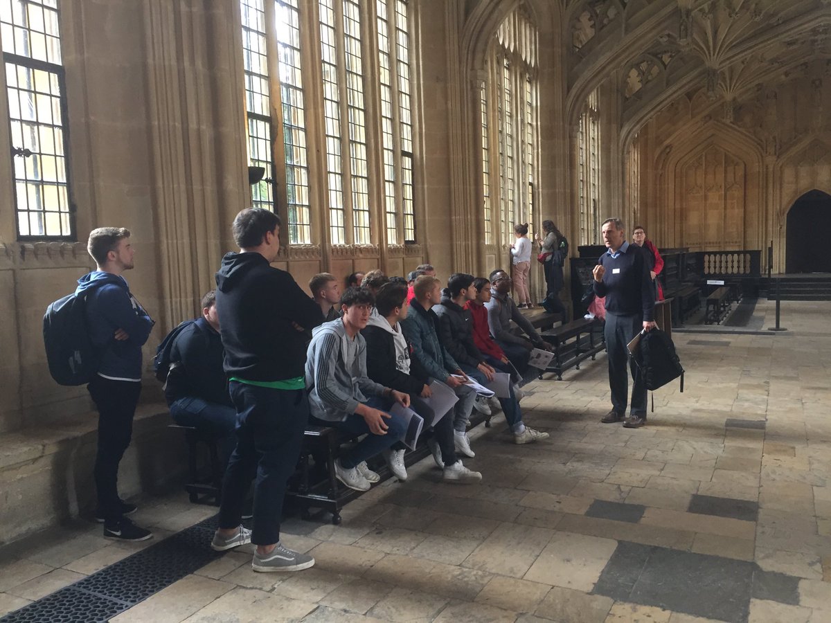 dukpos's tweet photo. With OBU #constructionstudents at the Bodleian Library #oxfordbrookes #oxfordtour @obu_be https://t.co/z0uy1H8zVx