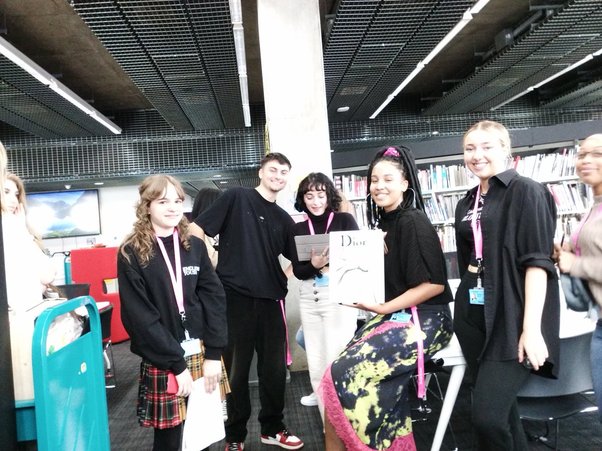 RavesTrail10's tweet photo. #genr
#ravelibrary
#joinravensbourne https://t.co/ngurXFs2h6