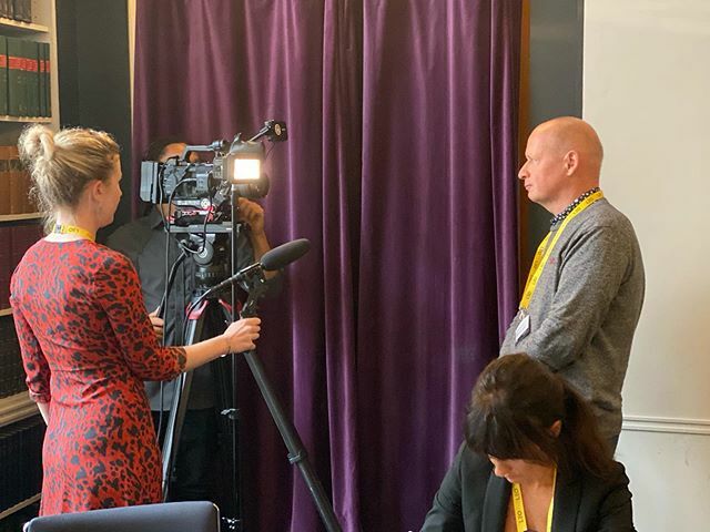 Timothy_Hughes's tweet photo. Interview @leolearning #futureblends #leolearning #dlaintour #socialselling #digitalselling #socialmedia https://t.co/RkEpur5VXS https://t.co/A848uxYgeT