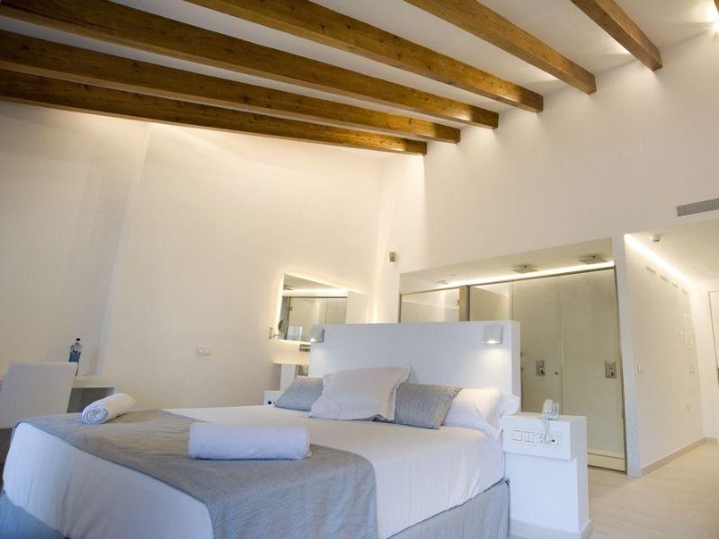 HOTELS WITH A PLUS tweet media