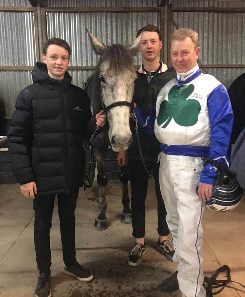 The Christian’s Bus Co. Pace was won by TA FAILTE ROTE (Village Jolt-Lilian Grey). MR 1:57.3 for the 1609 metres. Trainer Driver David Murphy. #thetrots#geelong