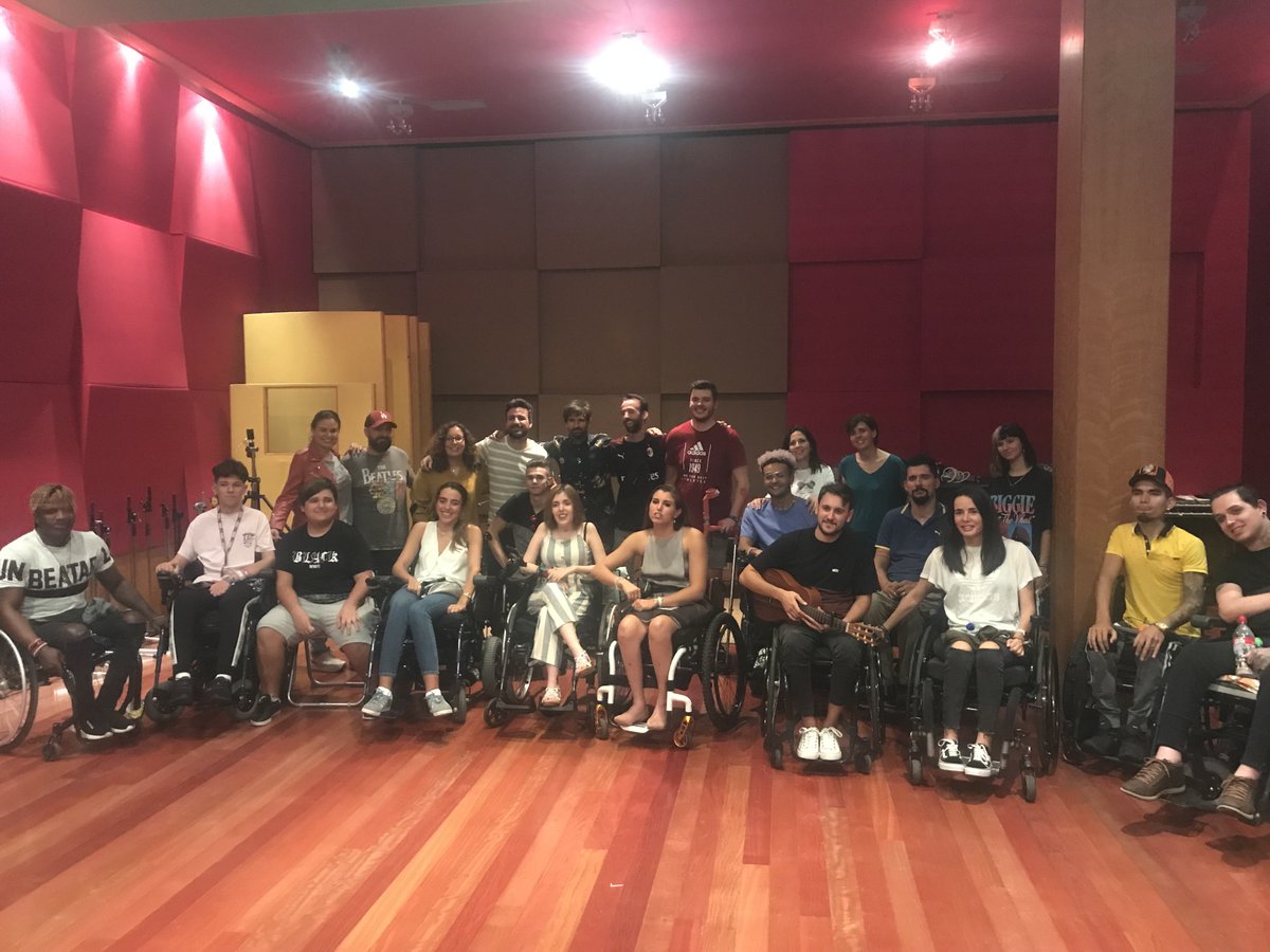 diversolidaria's tweet photo. Momentos que lo dicen TODO!!! Un día de grabación en @PKOSTUDIOS con jóvenes y adolescentes lesionados medulares adquiridos. Una historia de superación, valentía y energía. Sois enormes!!!!! Gracias a tod@s por decir "SÍ" a esta apasionante aventura!! https://t.co/CcarhBXno4