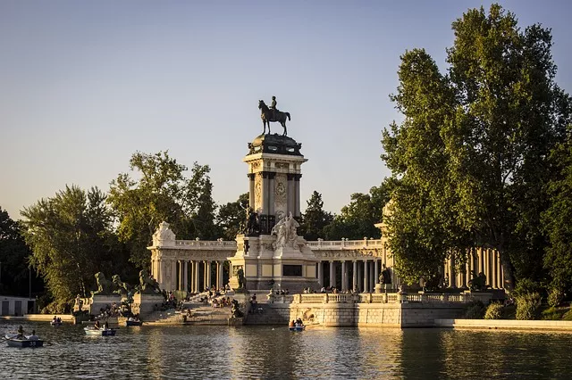 ¡El otoño es una de las mejores épocas para visitar Madrid! 

Te contamos los mejores planes para disfrutar de la capital durante los próximos meses. 

La visita al Parque del Retiro no puede faltar ⬇️

hoteleuropa.eu/2019/09/25/oto…

#PlanesMadrid #VisitaMadrid #Otoño2019