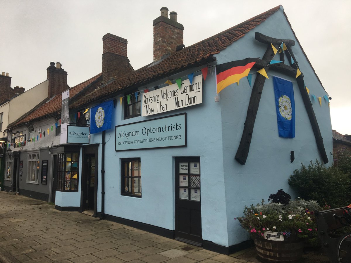 alexanderoptom's tweet photo. Northallerton welcomes the World, Alexander Optometrists welcomes Germany. @Yorkshire2019 @UCI_cycling  @BBCLookNorth @ZEISSvisionINT @StrayFM #MenEliteIndividualTimeTrials #UCI #UCIRoadWorldChampionships #TeamGermany #northallerton #Nowthen #NunDann https://t.co/CkmGQTvsIQ