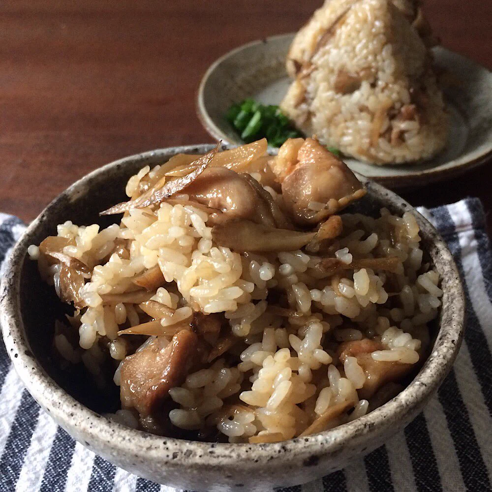 今日の夕飯はこれで決まりかも！炊き込まずに作れる大分鶏めし風が美味しそう！