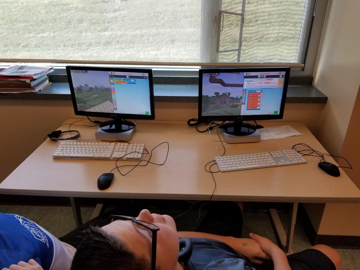 smithdyough's tweet image. 6th grade Ss using @PlayCraftLearn (Minecraft Education) to build their STEAM skills.  Students collaborated on building structures and coding their agents.  Most importantly they showed off their creativity. #youghsd #youghrocks #csforall #STEMeducation #Minecraft